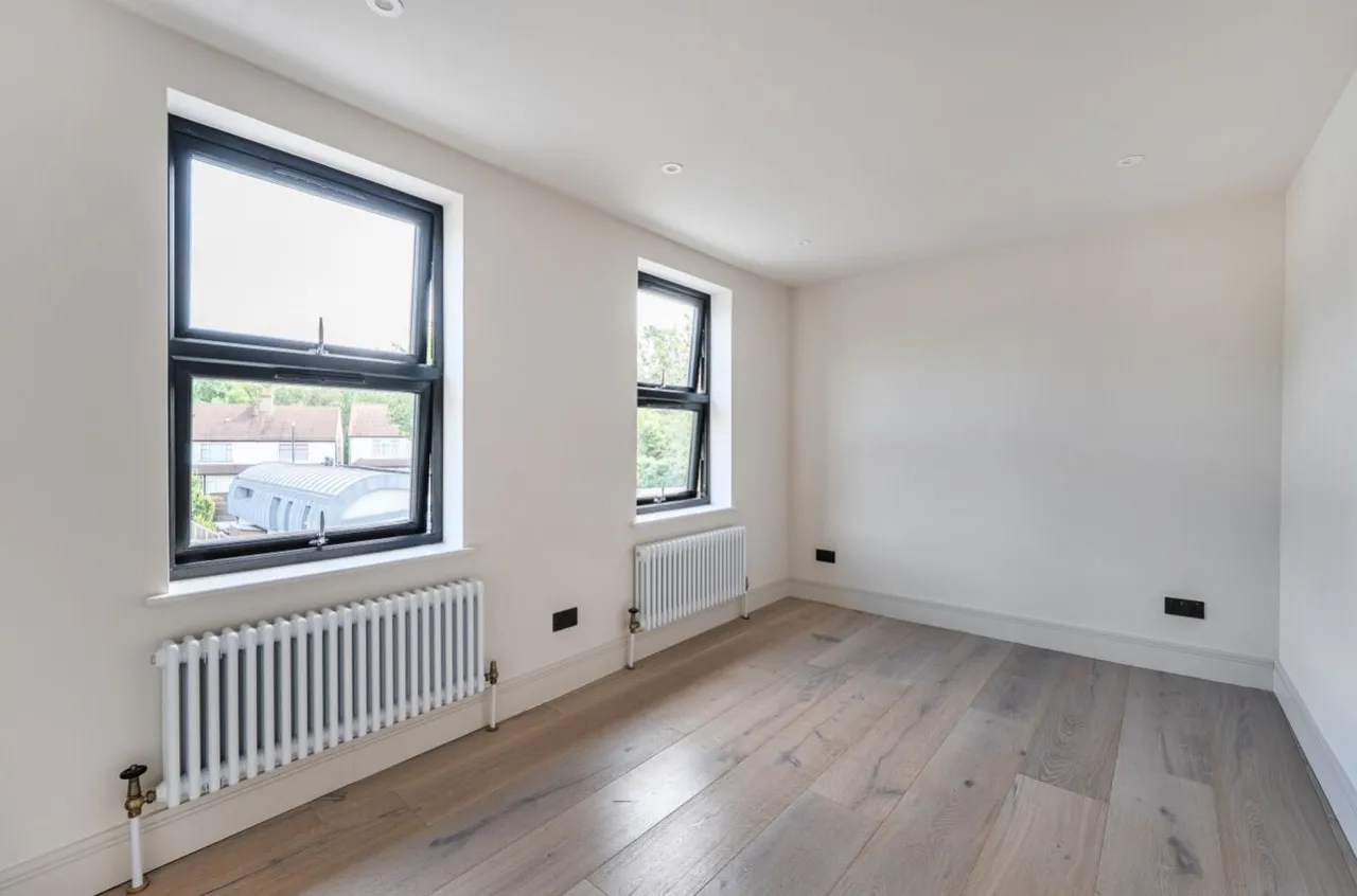 Gander Green Lane, Cheam, SM3, photo 11