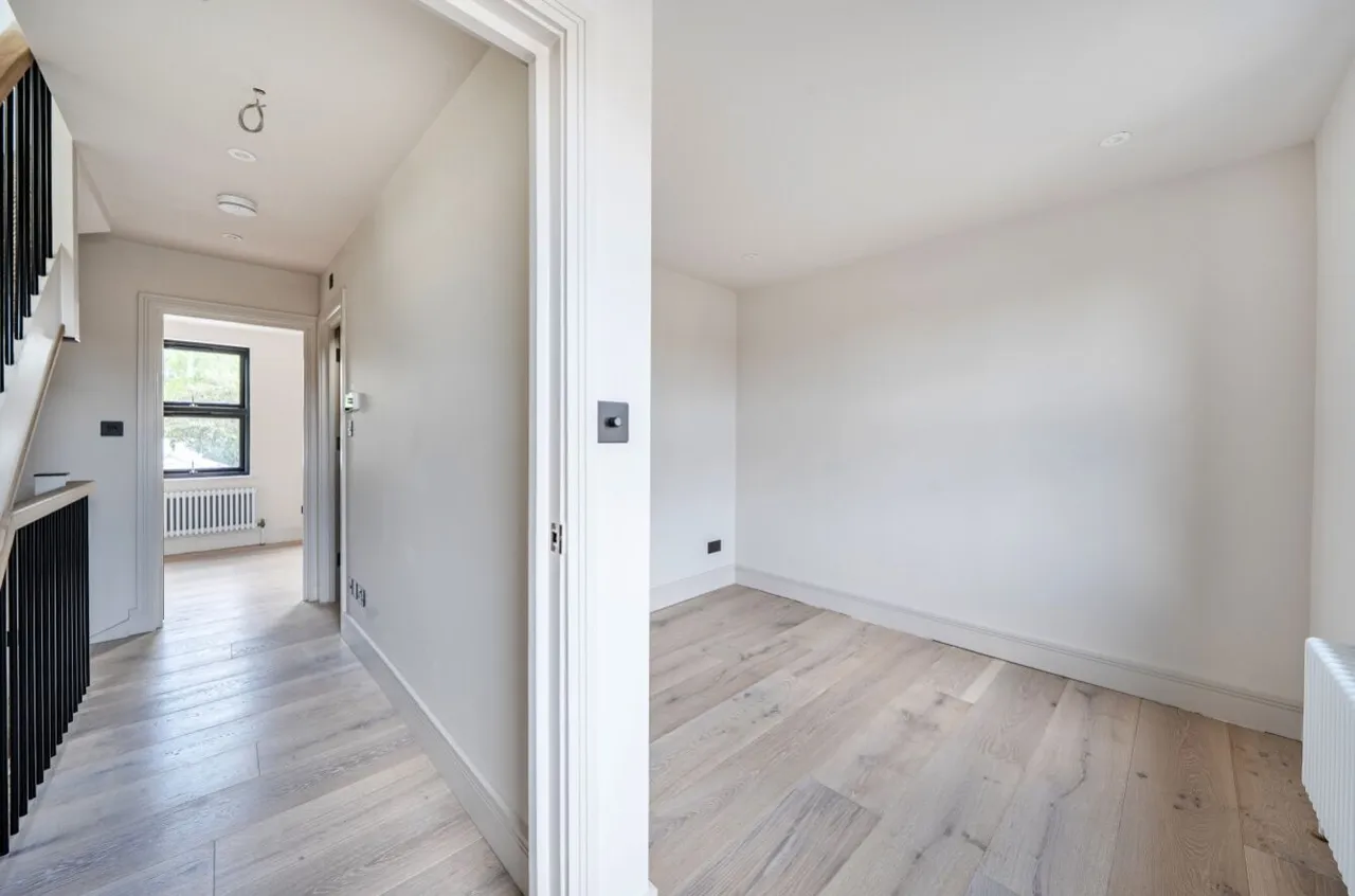 Gander Green Lane, Cheam, SM3, photo 9