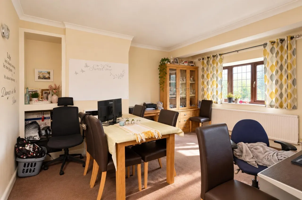 Mead Crescent, London, photo 11
