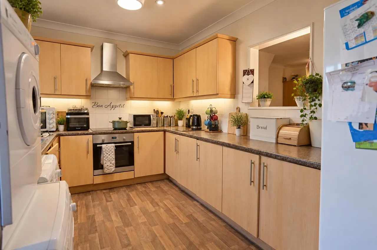 Mead Crescent, London, photo 6