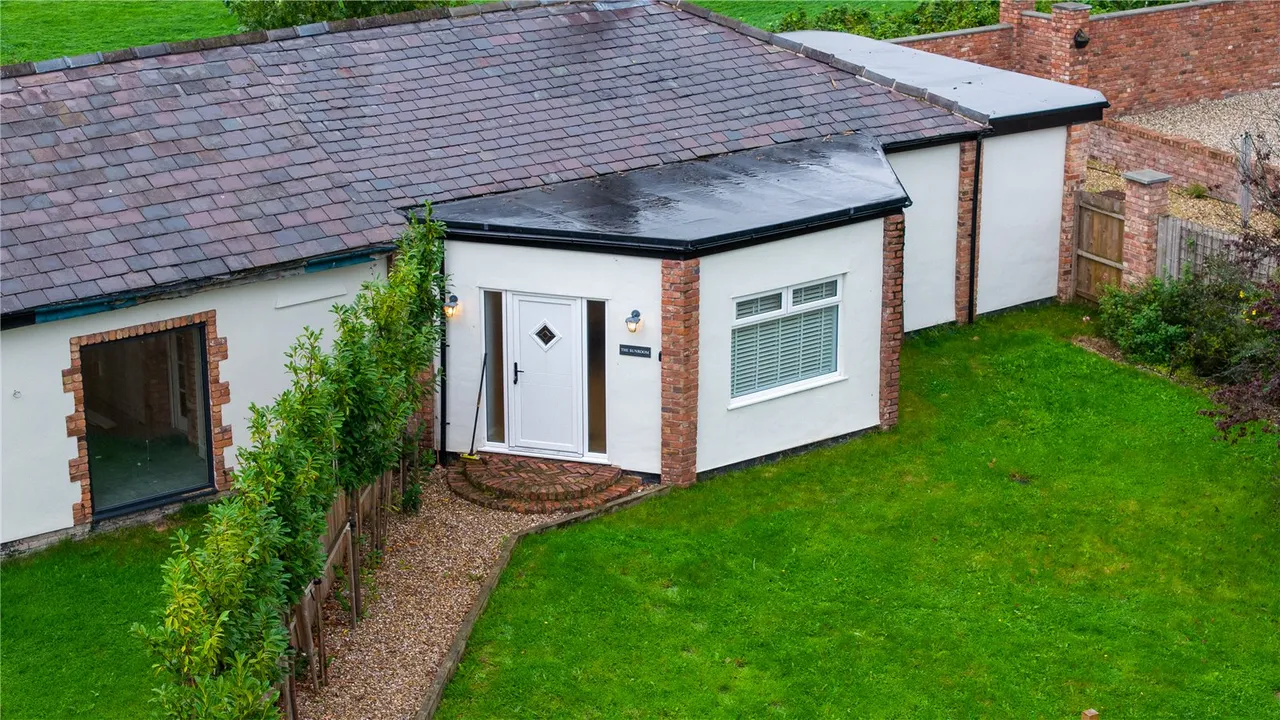 Hallsgreen Lane, Wimbolds Trafford, CH2, photo 32