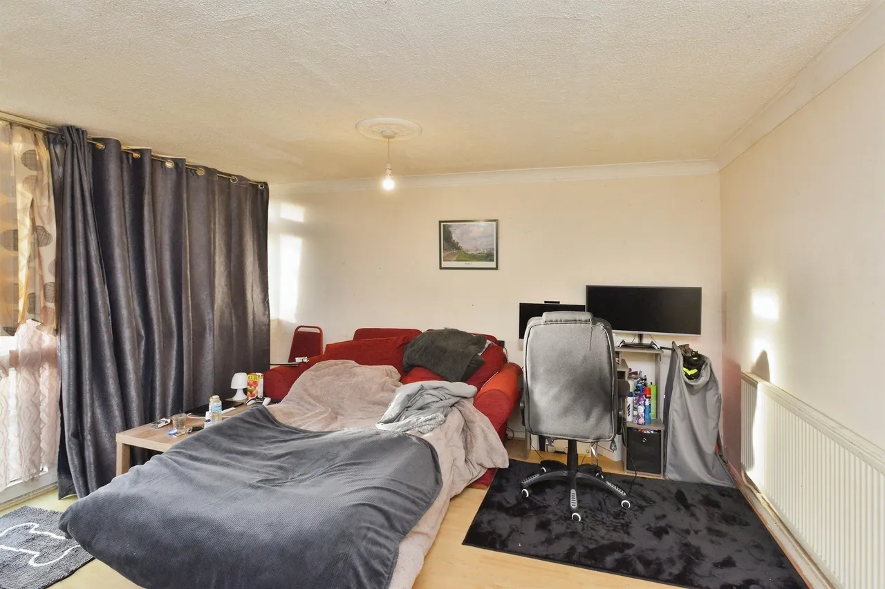 Garry Close, Bletchley, Milton Keynes, photo 11