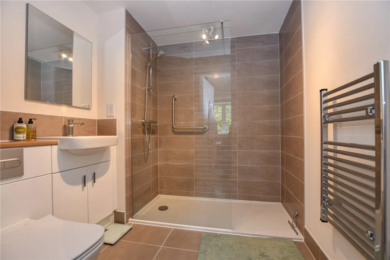 2 bed flat for sale — Reading Road, Wokingham, Berkshire, RG41