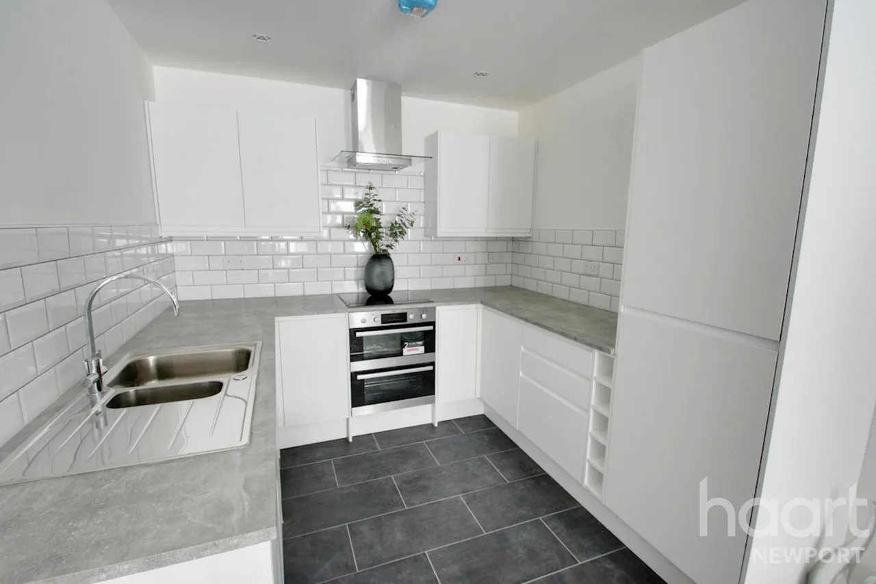 Castle View, Newport, NP20, photo 10