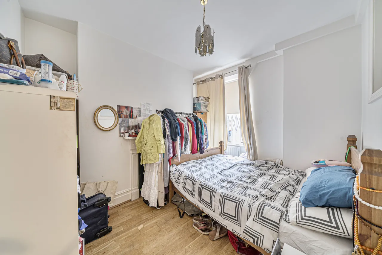 3 bed flat for sale — 30 Drayton Court, Drayton Gardens, London