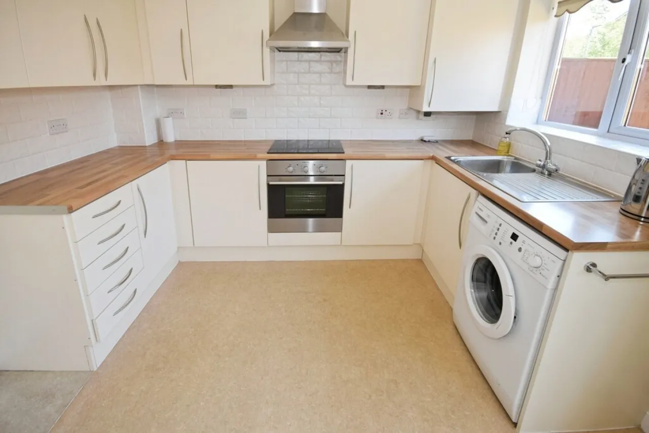 Fallowfield Drive, Shawclough, OL12, photo 3