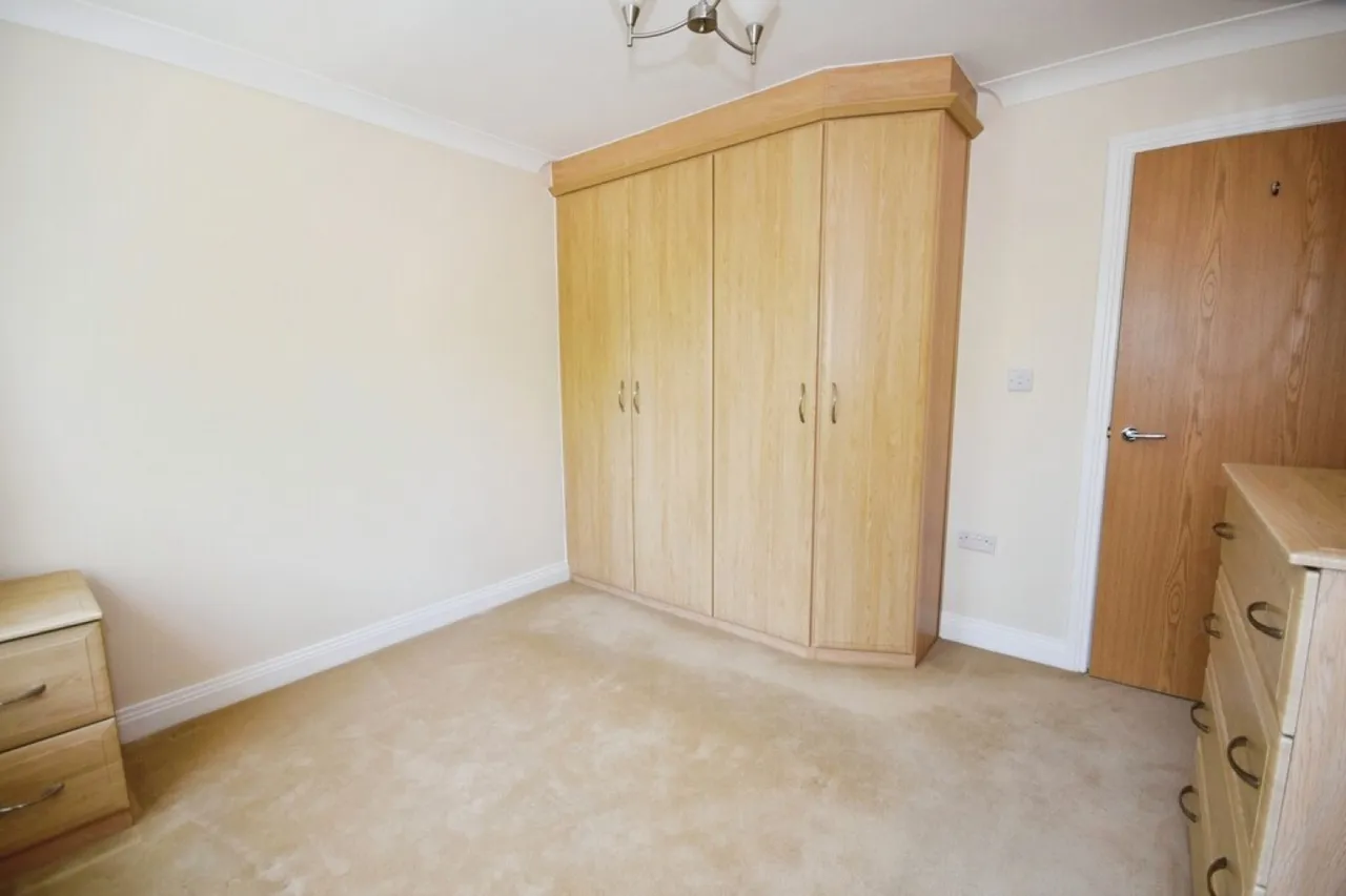 Fallowfield Drive, Shawclough, OL12, photo 11