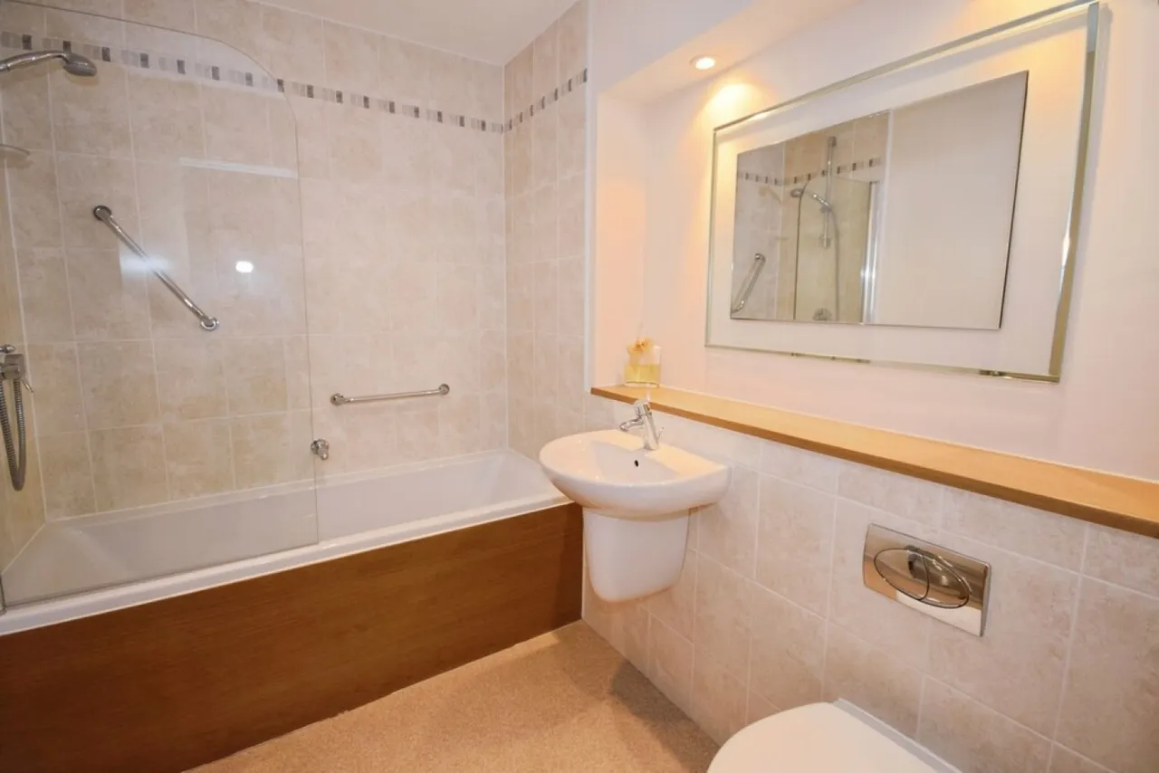 Fallowfield Drive, Shawclough, OL12, photo 13