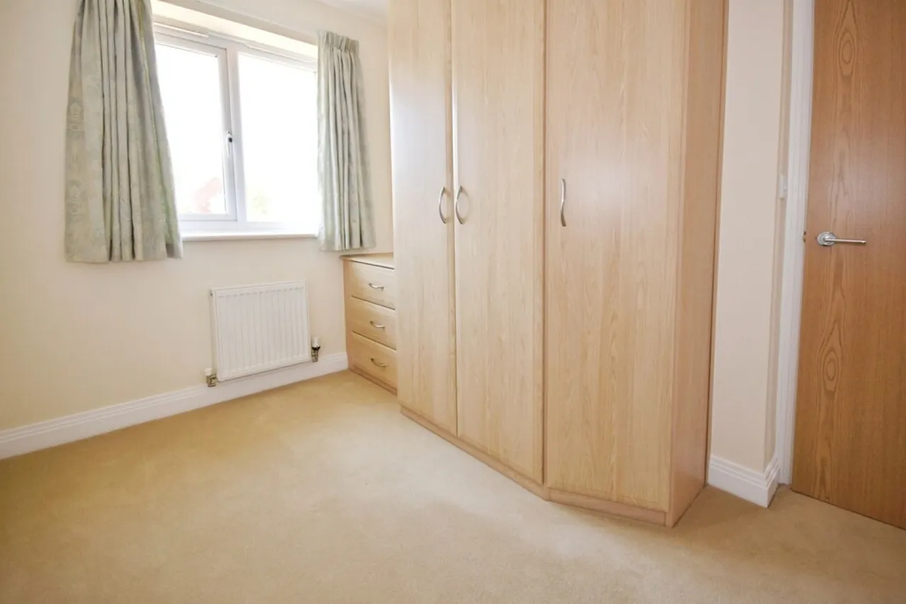 Fallowfield Drive, Shawclough, OL12, photo 12
