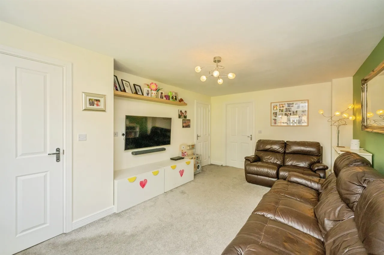 Booton Field Crescent, Chellaston, DE73, photo 2