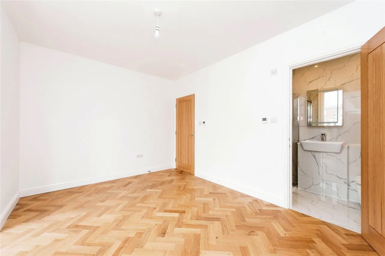 Kenilworth Road, Ashford, TW15, photo 6