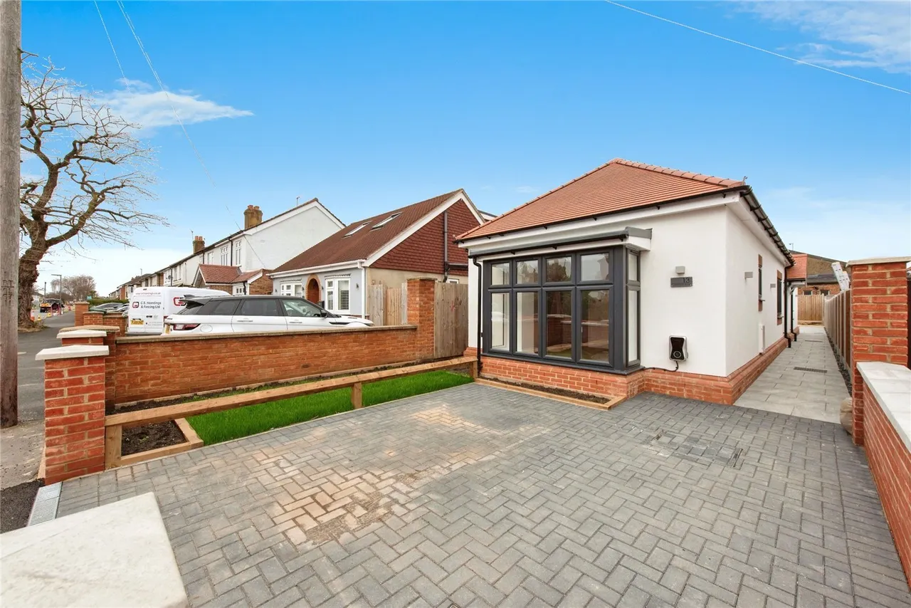 Kenilworth Road, Ashford, TW15, photo 4