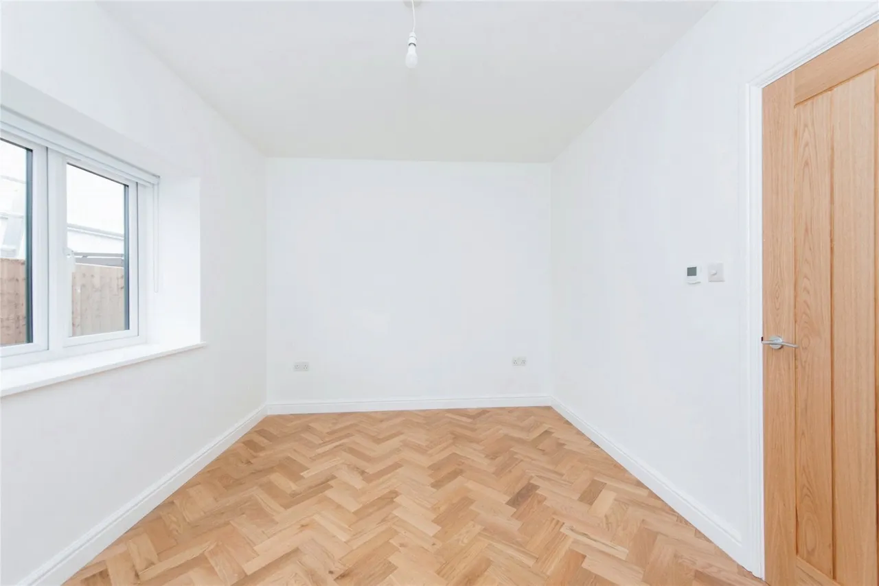 Kenilworth Road, Ashford, TW15, photo 14