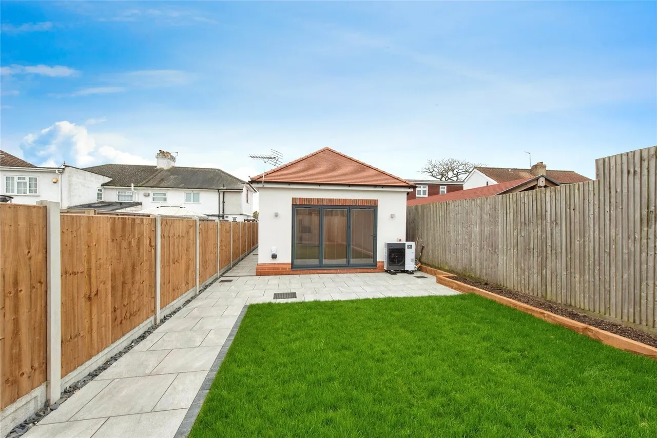 2 bed house for sale, Kenilworth Road, Ashford, TW15
