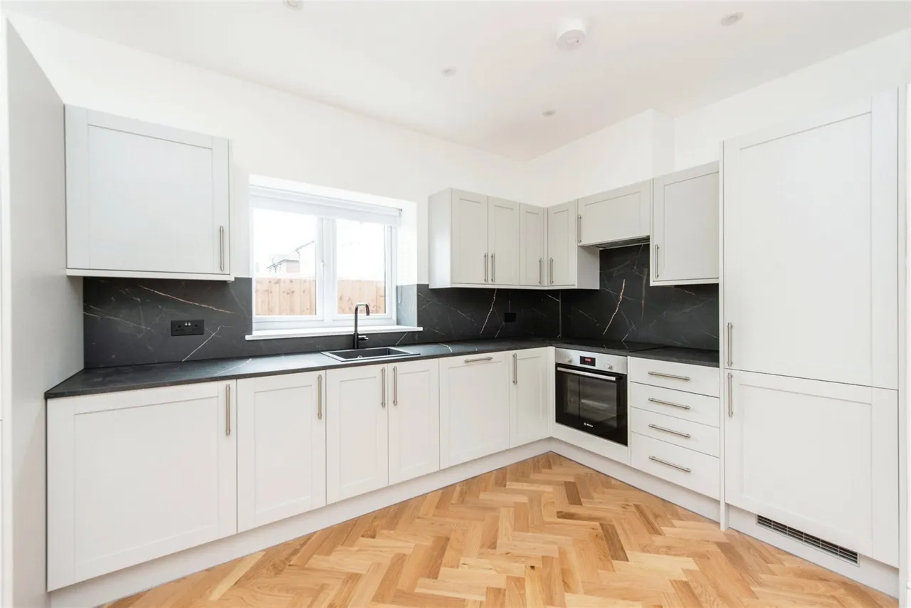 Kenilworth Road, Ashford, TW15, photo 9