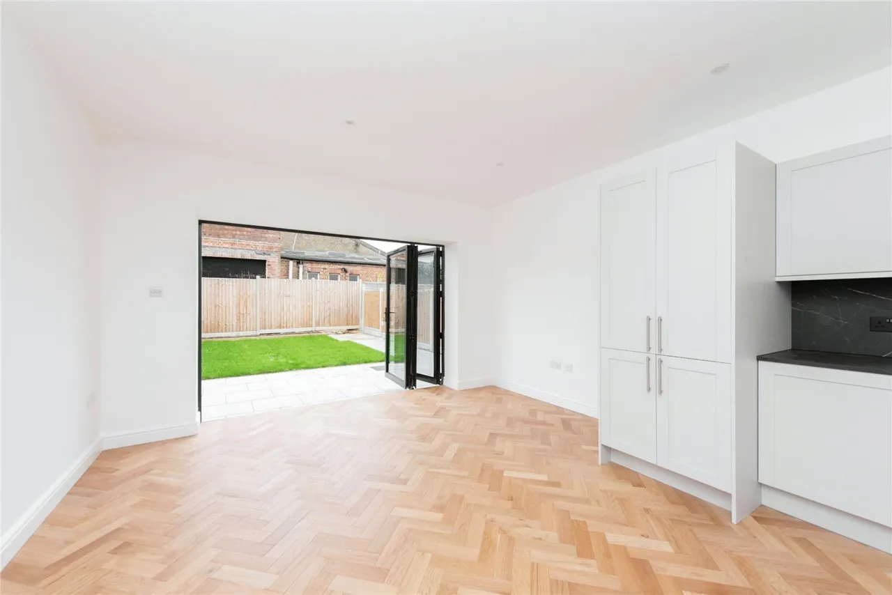 Kenilworth Road, Ashford, TW15, photo 8