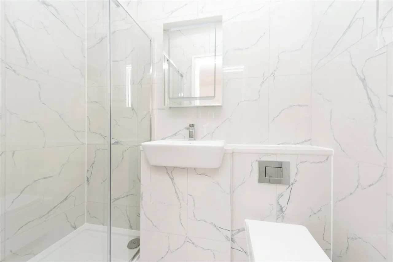 Kenilworth Road, Ashford, TW15, photo 13