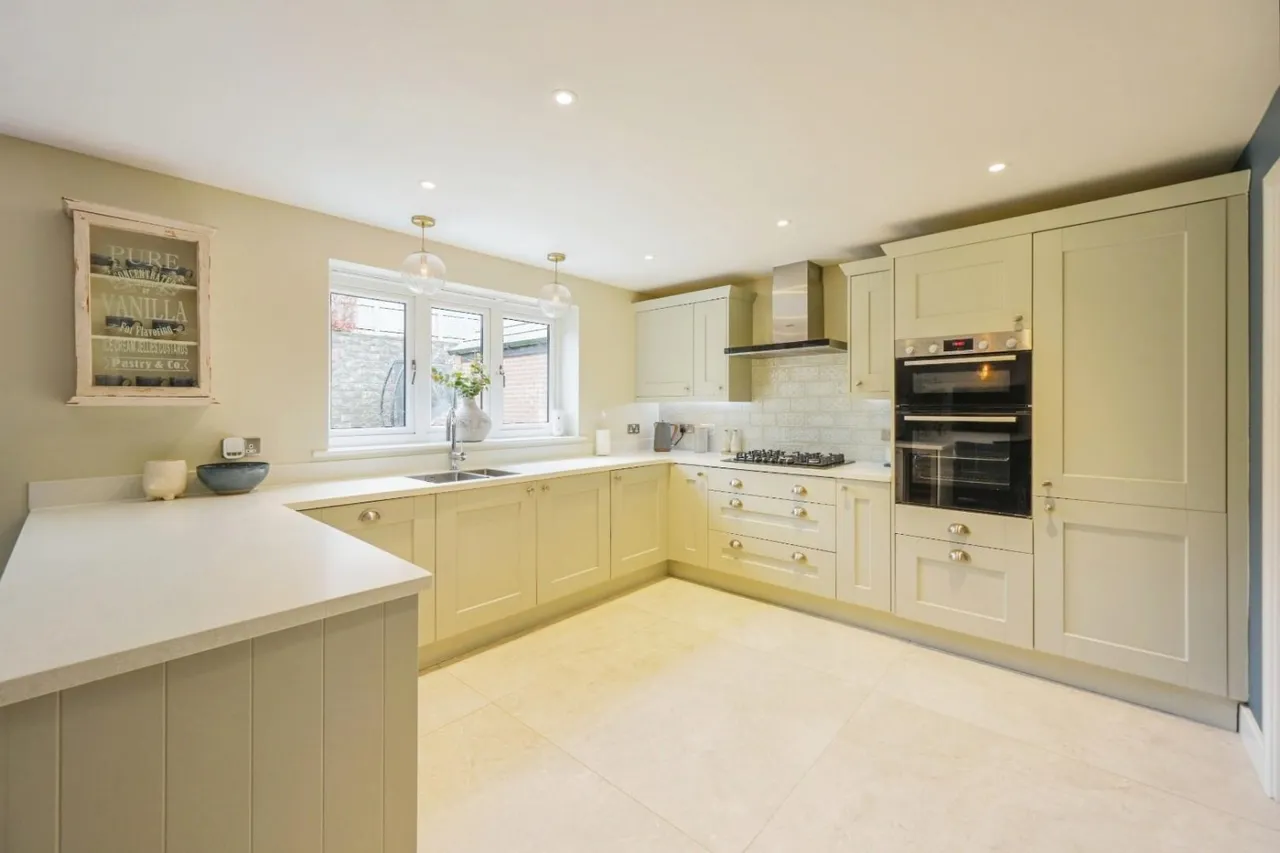 Newton Avenue, Streethay, WS13, photo 8