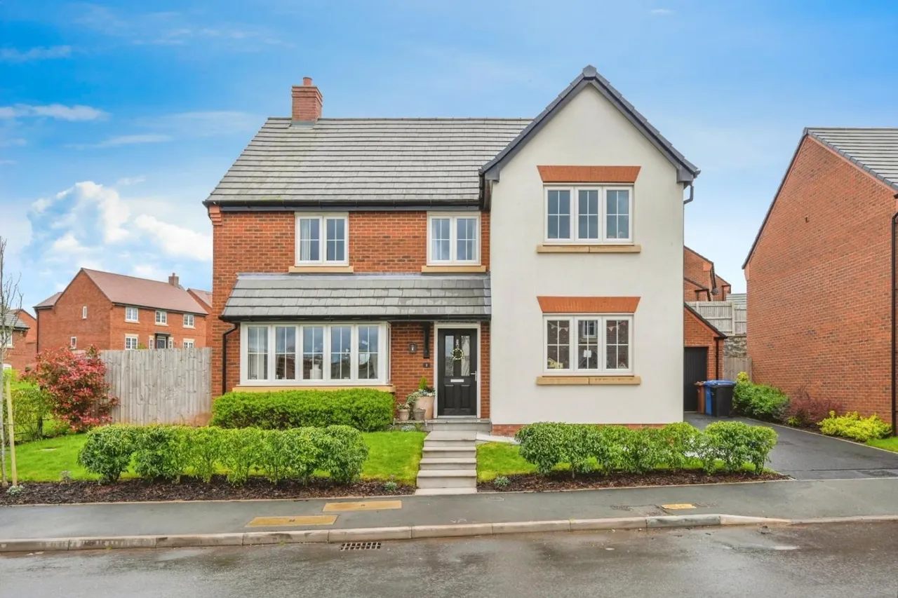 4 bed house for sale, Newton Avenue, Streethay, WS13