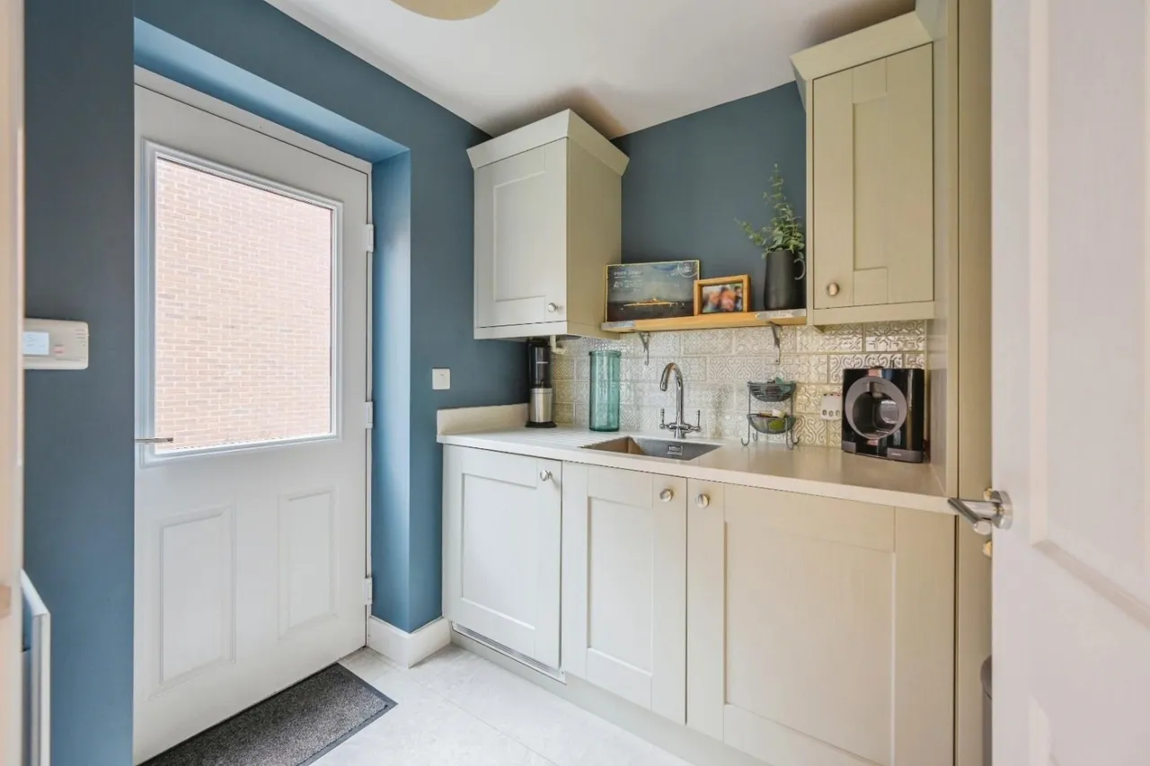 Newton Avenue, Streethay, WS13, photo 12