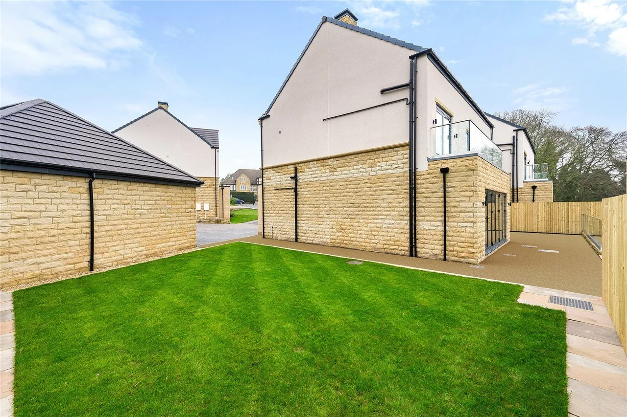 Heather Row, Leeds, LS16, photo 10