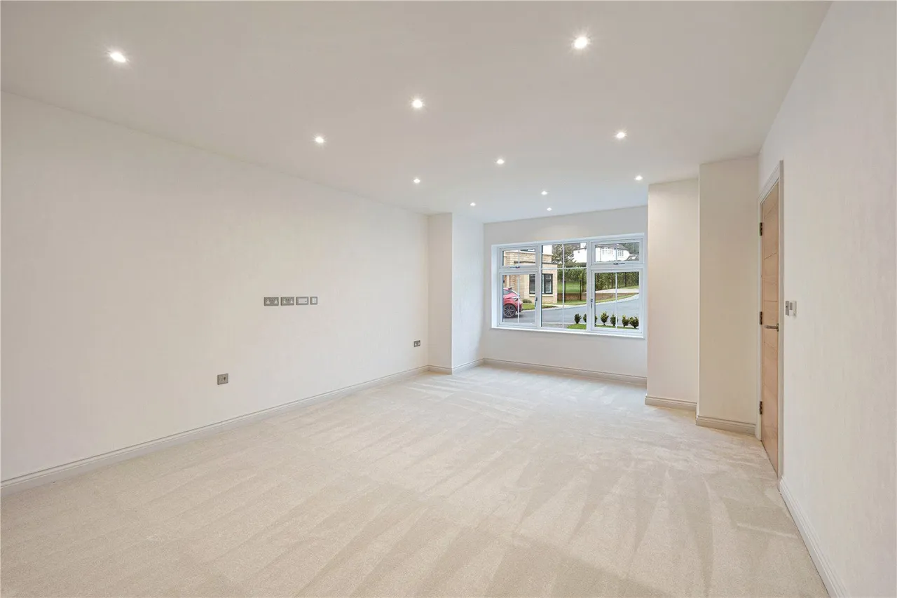 Heather Row, Leeds, LS16, photo 3