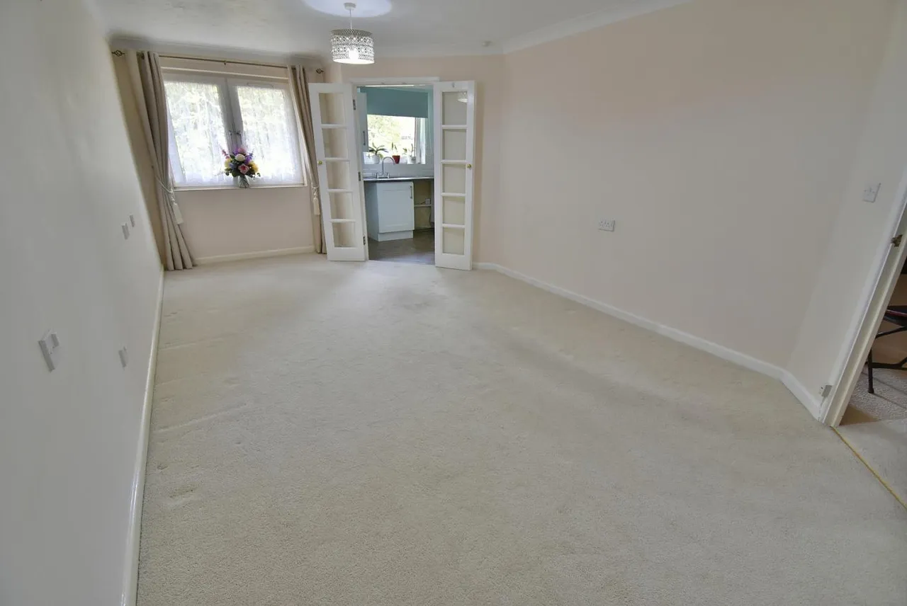 Alexandria Court, BH22, photo 4