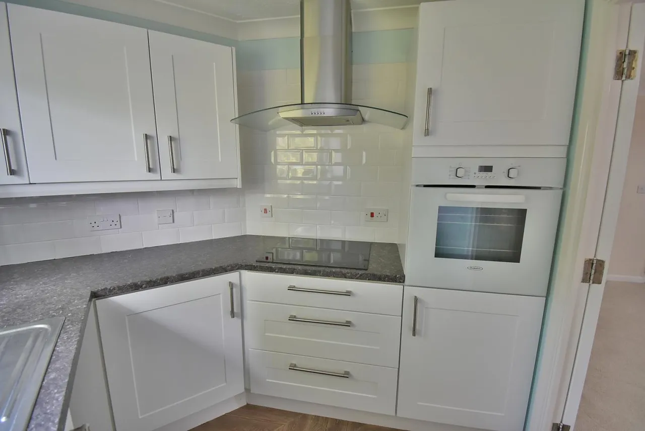 Alexandria Court, BH22, photo 6