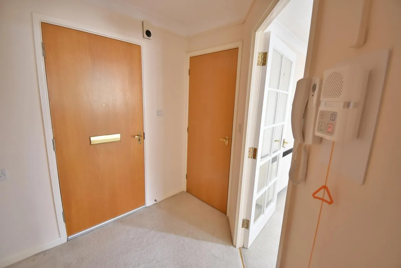 Alexandria Court, BH22, photo 10