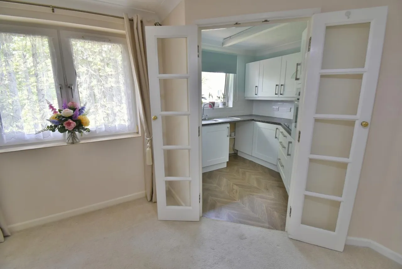 Alexandria Court, BH22, photo 5