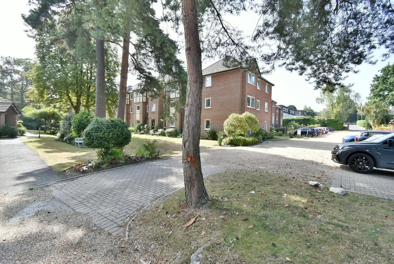 Alexandria Court, BH22, photo 12
