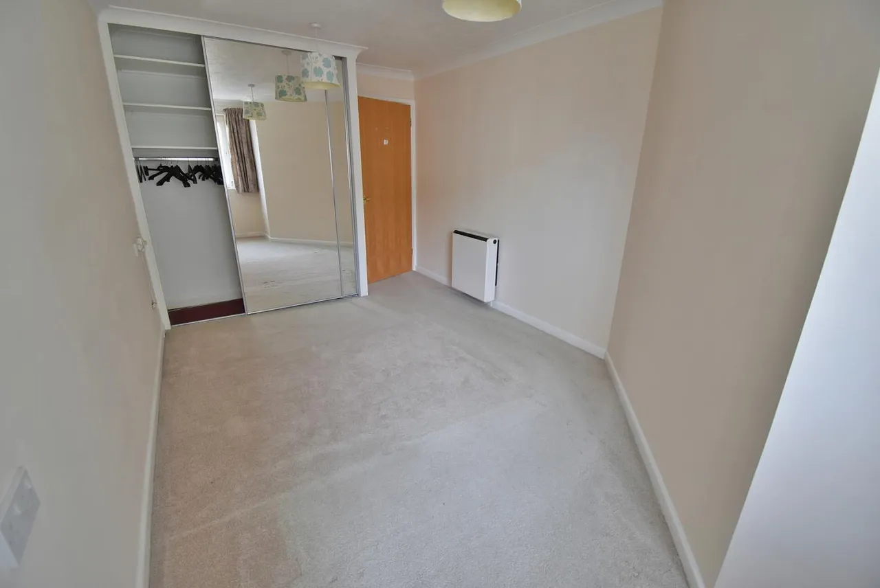 Alexandria Court, BH22, photo 8