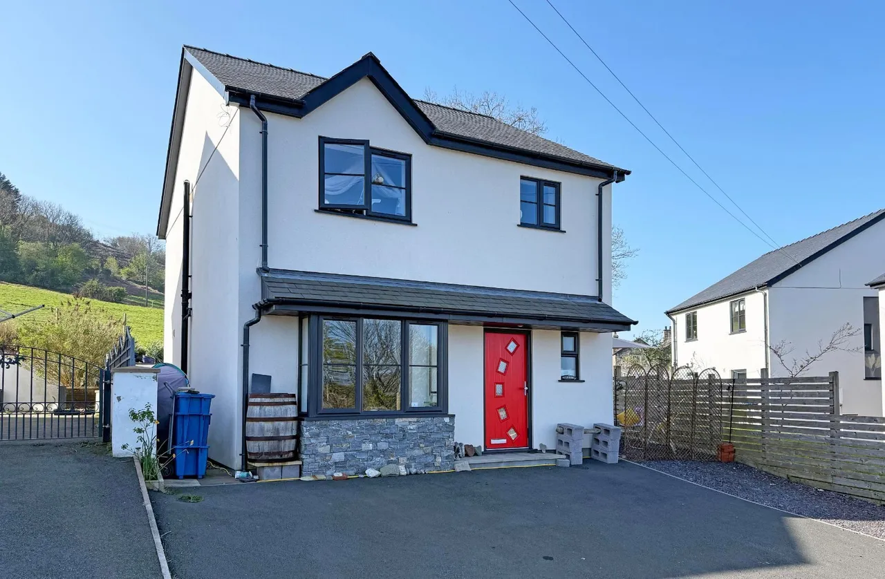 3 bed house for sale, Clynnogfawr, Caernarfon, LL54