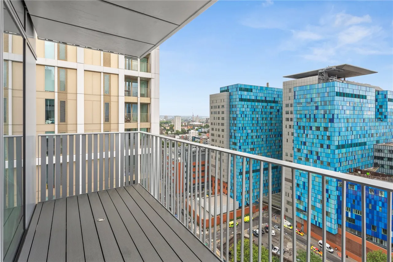 2 bed flat for sale — Tapestry Way, London, E1