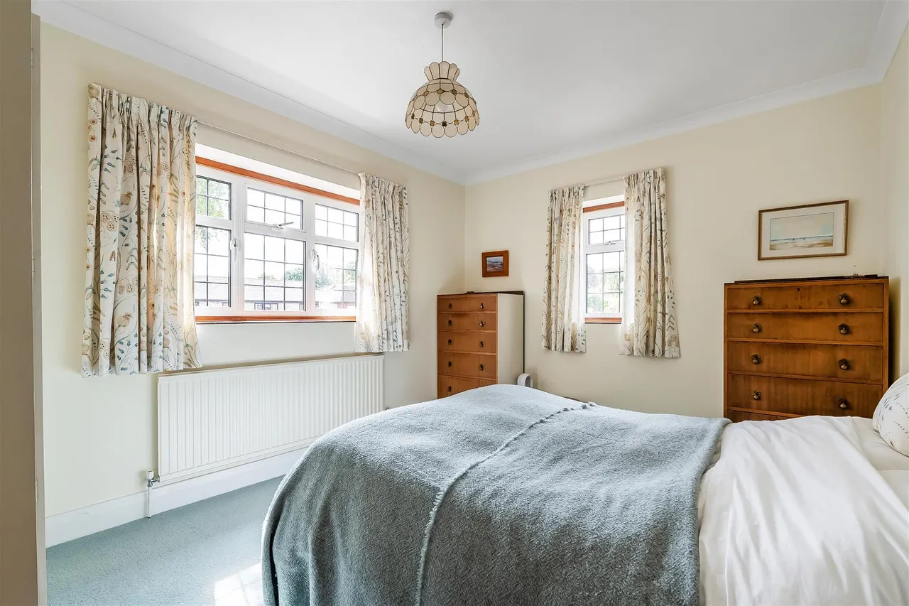 Oak Way, Ashtead, KT21, photo 17
