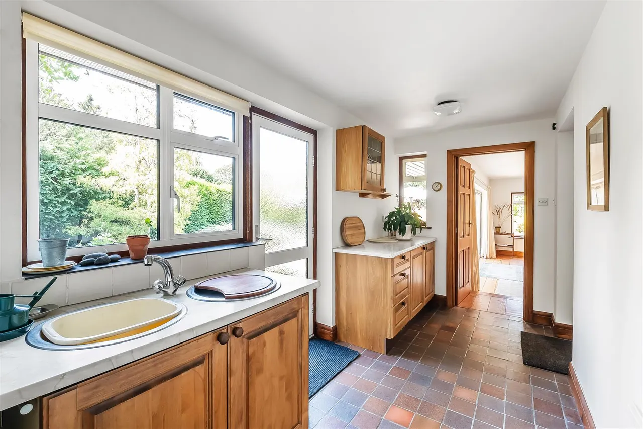 Oak Way, Ashtead, KT21, photo 12