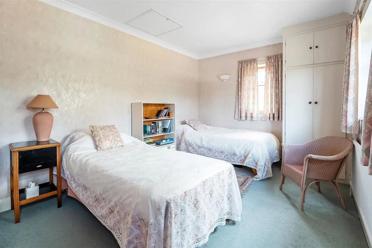 Oak Way, Ashtead, KT21, photo 18