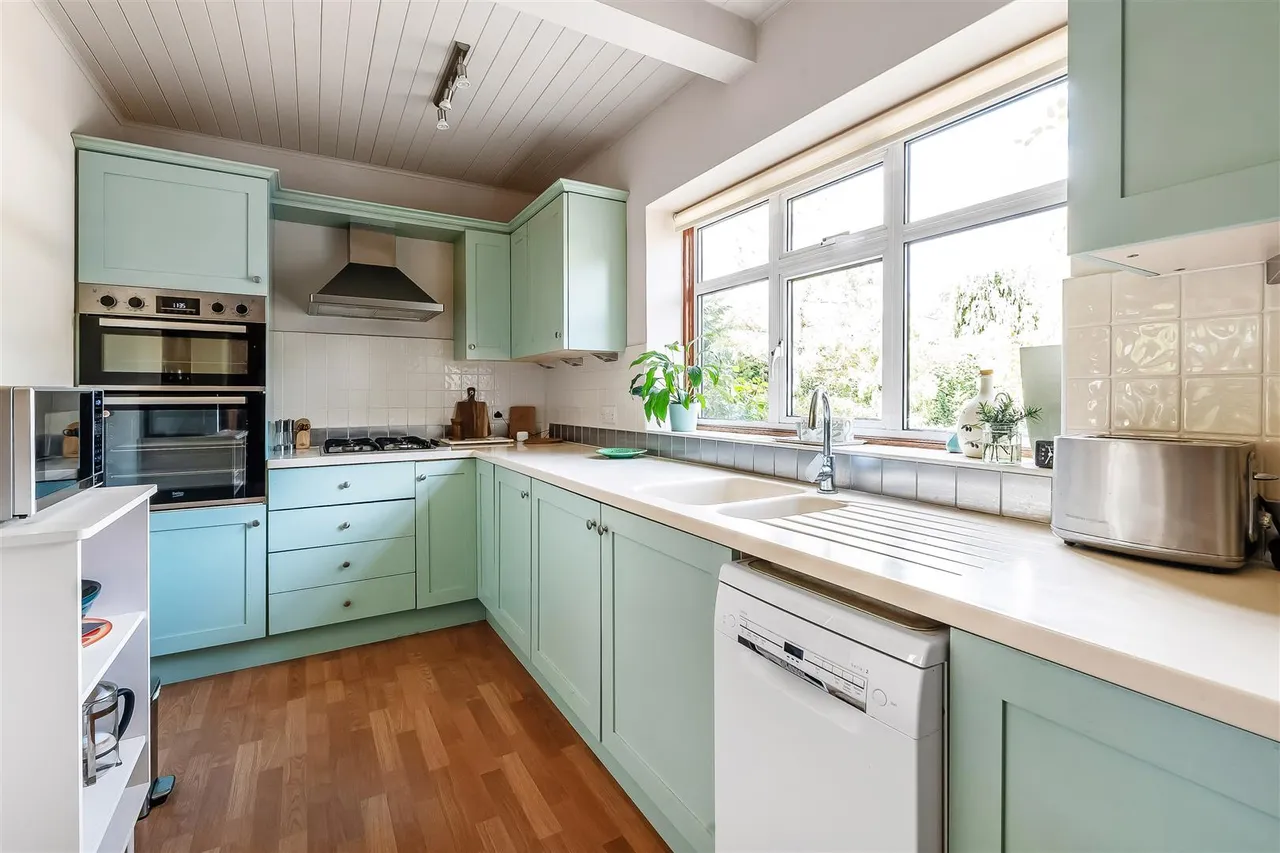 Oak Way, Ashtead, KT21, photo 13