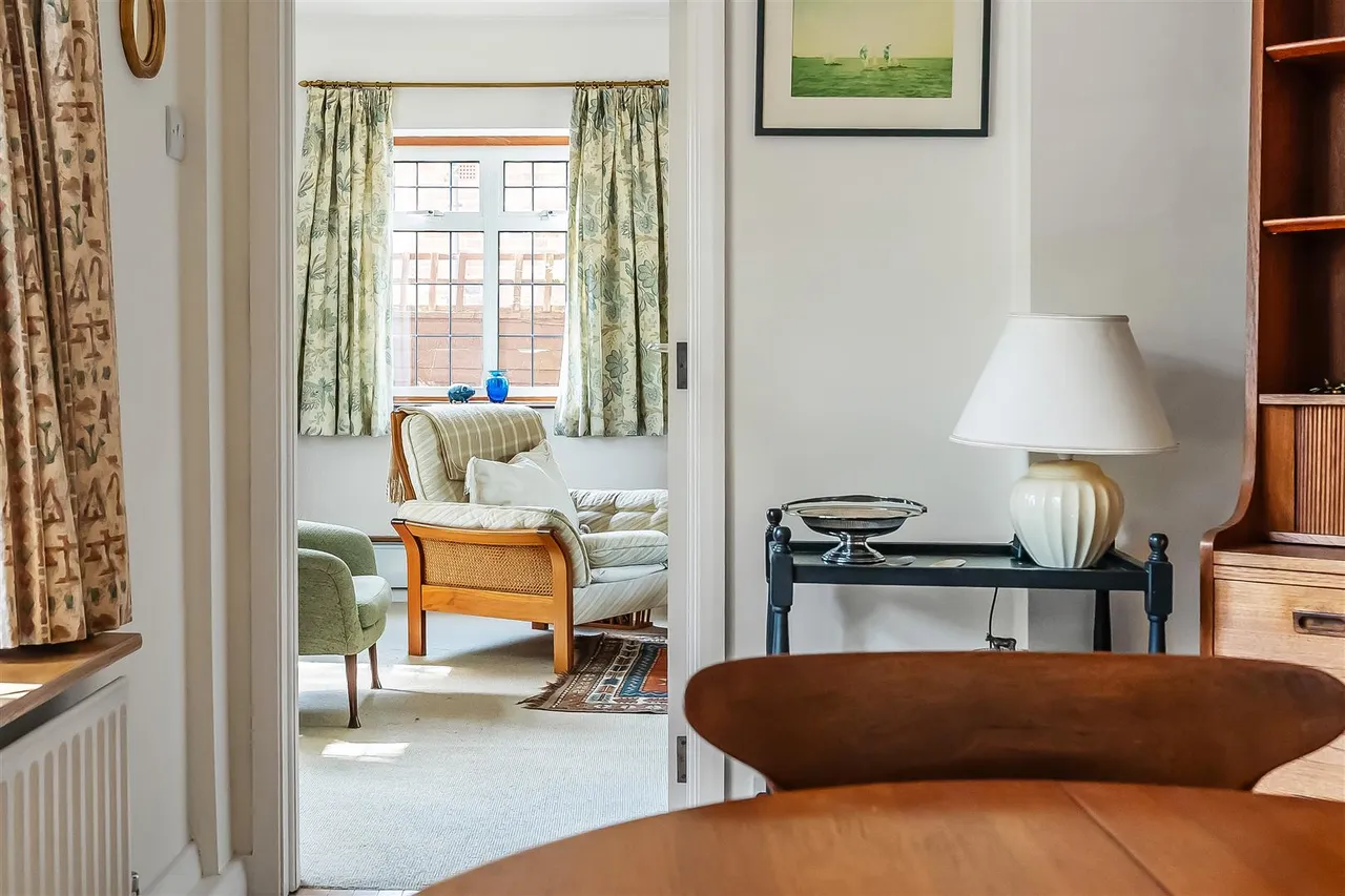 Oak Way, Ashtead, KT21, photo 9
