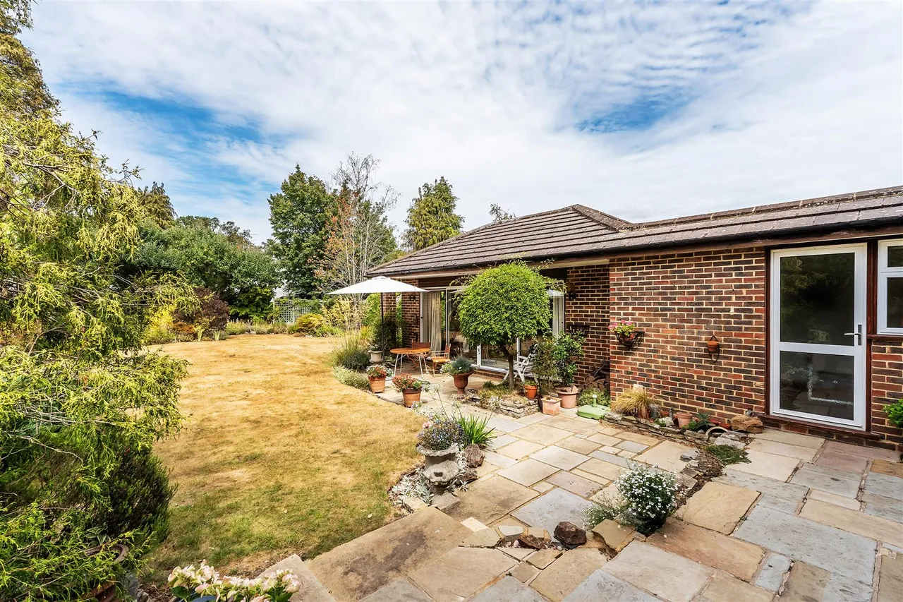 Oak Way, Ashtead, KT21, photo 2
