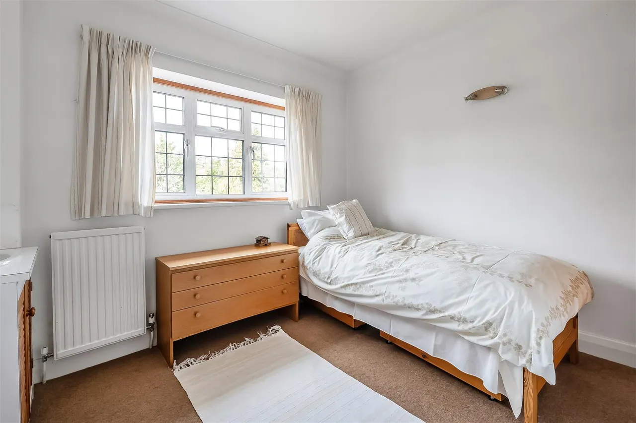 Oak Way, Ashtead, KT21, photo 19