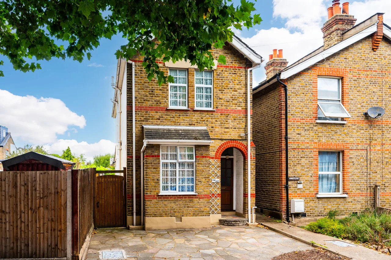 3 bed house for sale — The Cot, Dickerage Lane, New Malden