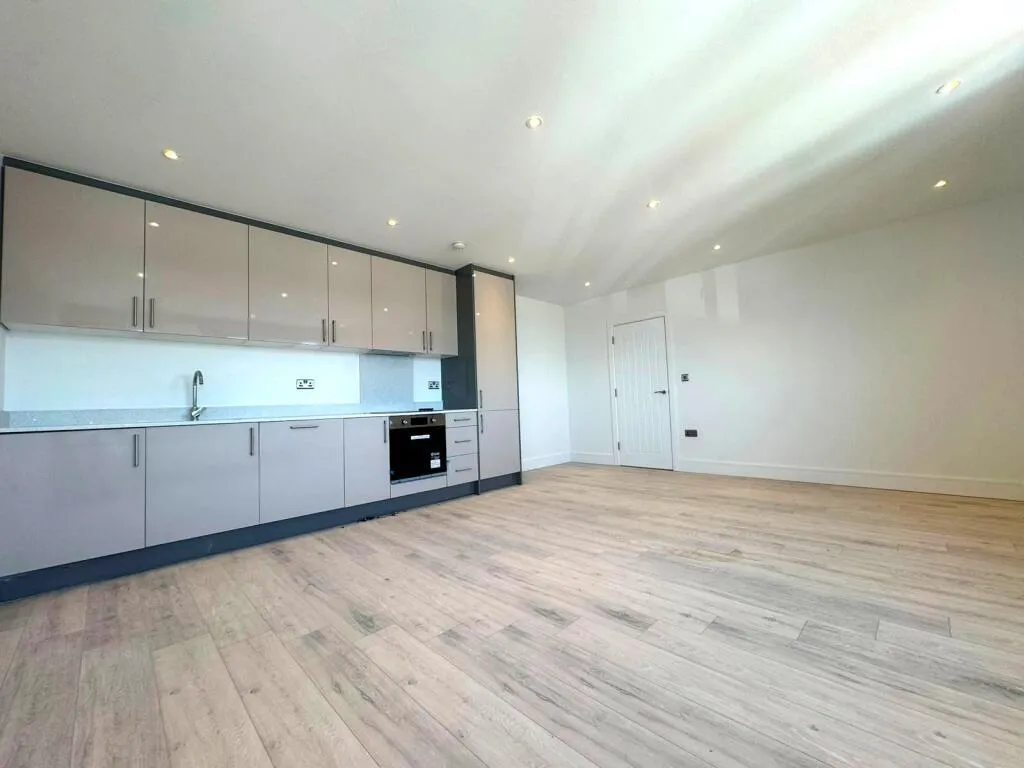 2 bed flat to rent — High Street, Swanley BR8