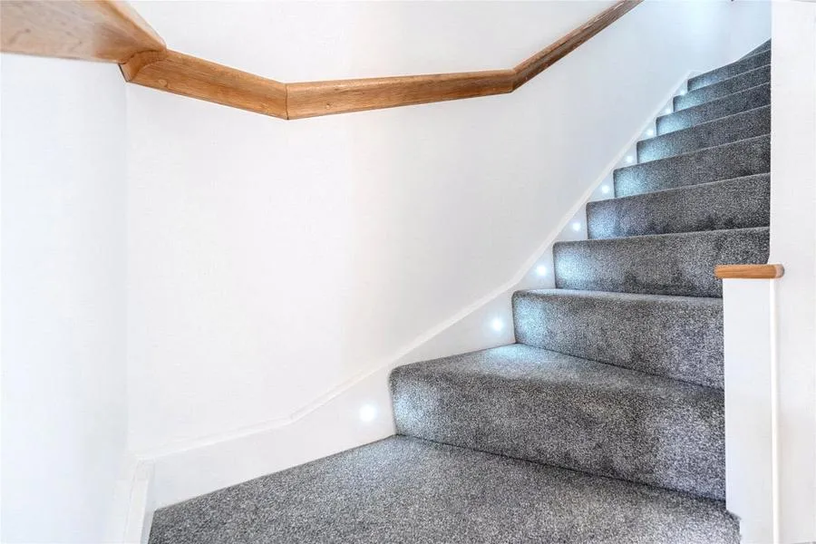 Stone Crescent, GL51, photo 15