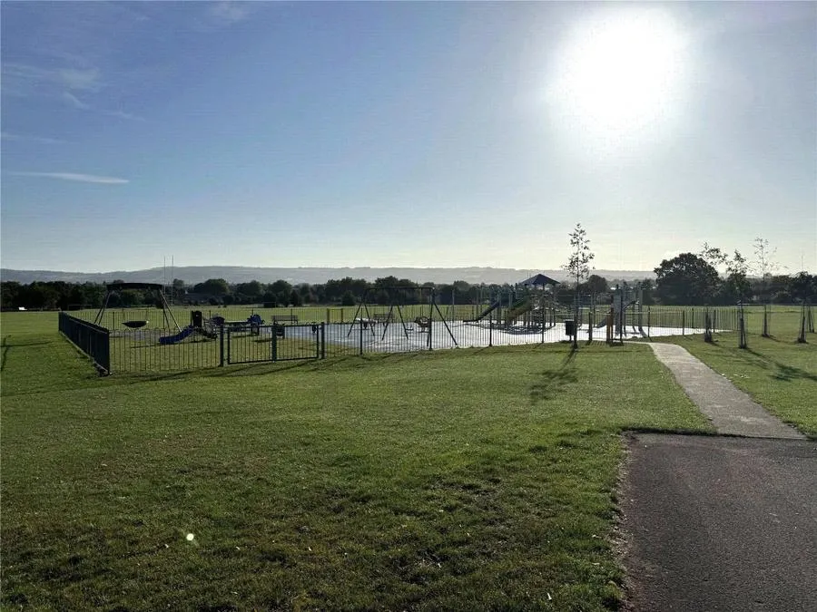 Stone Crescent, GL51, photo 22