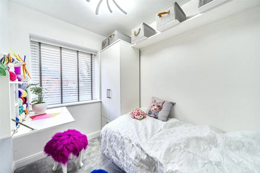 Stone Crescent, GL51, photo 11