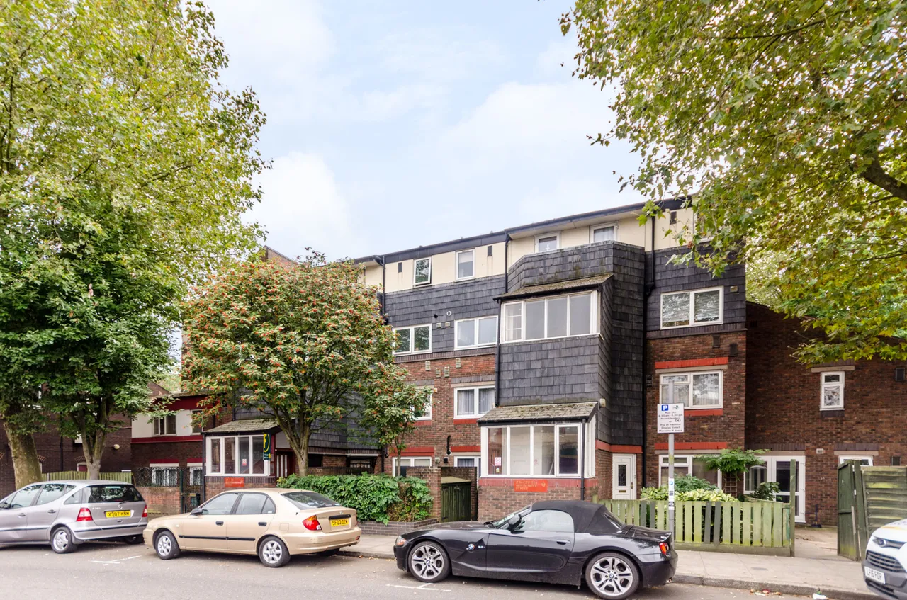2 bed flat to rent — 37 Royal Mint Street, London
