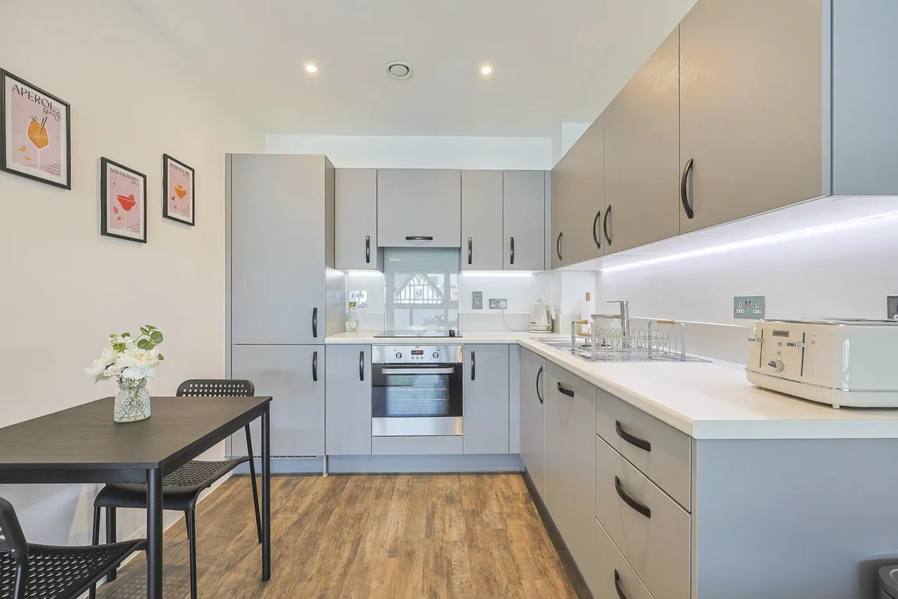 East Acton Lane, London, W3, photo 4