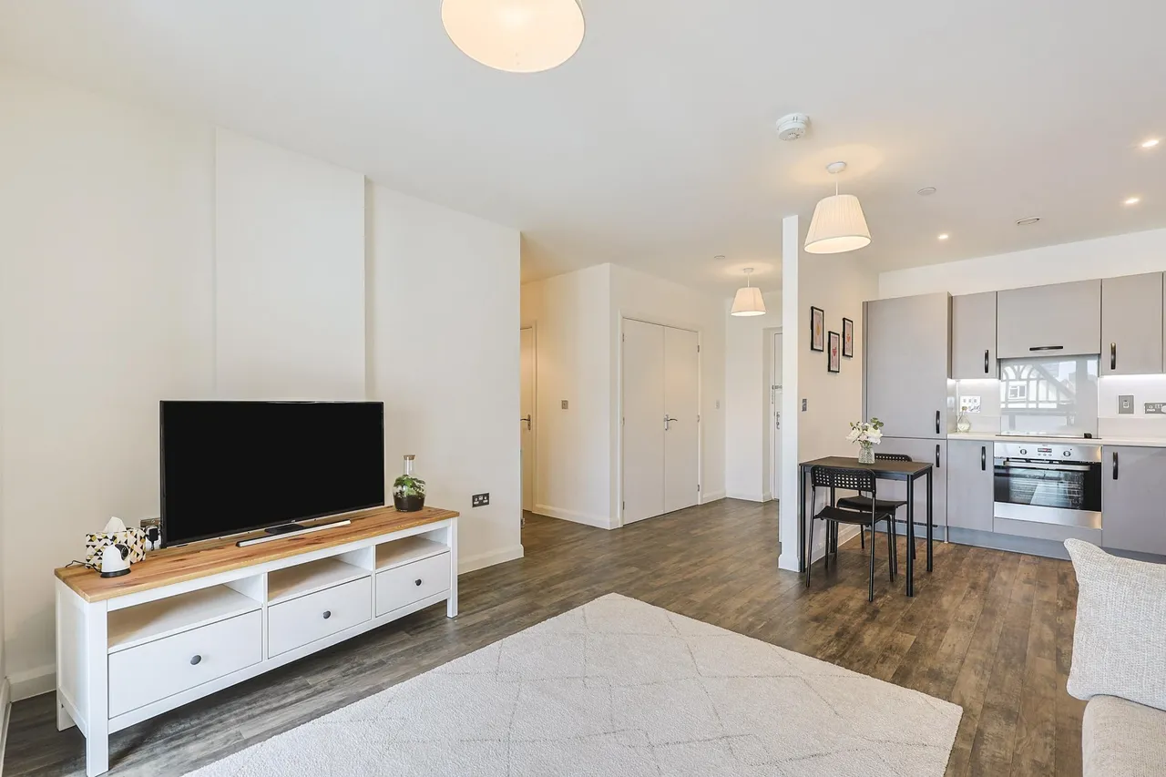 East Acton Lane, London, W3, photo 3