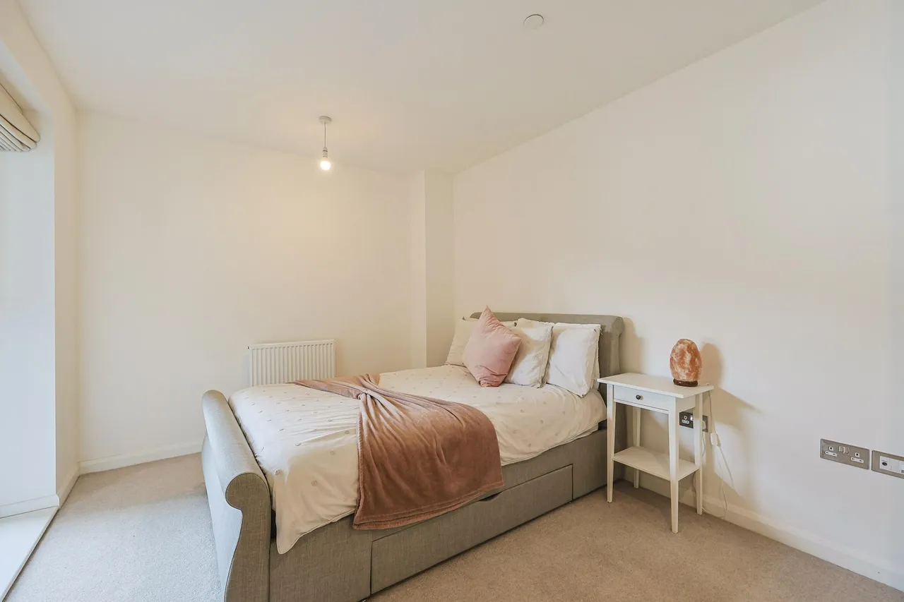 East Acton Lane, London, W3, photo 16